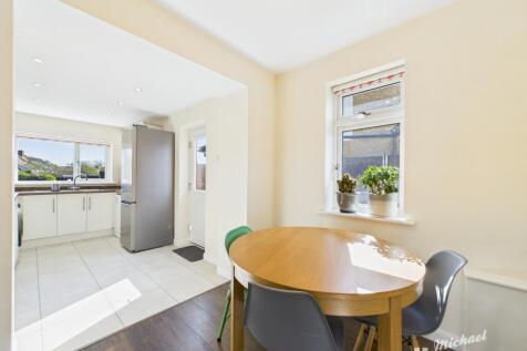 CAM02773G0-PR0271-STILL001