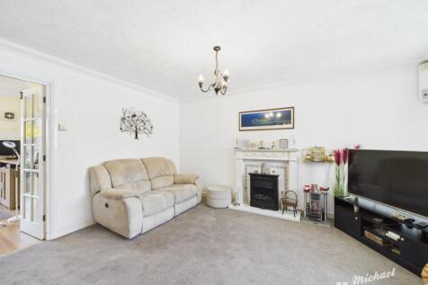 CAM02773G0-PR0274-STILL009