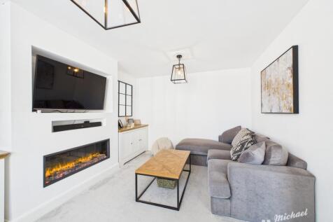 CAM02773G0-PR0279-STILL018