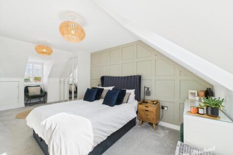 CAM02773G0-PR0279-STILL002