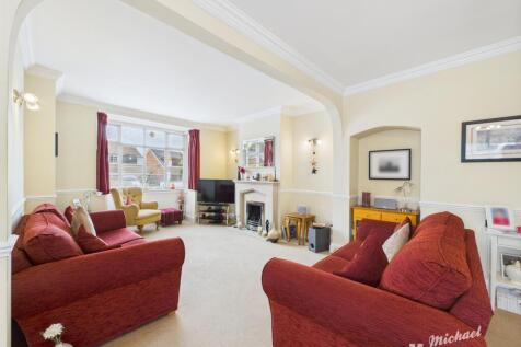 CAM02773G0-PR0302-STILL014