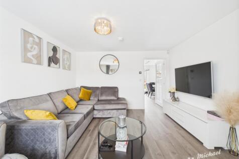 CAM02773G0-PR0305-STILL017