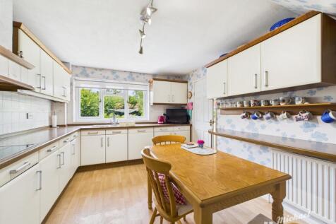 CAM02773G0-PR0304-STILL017