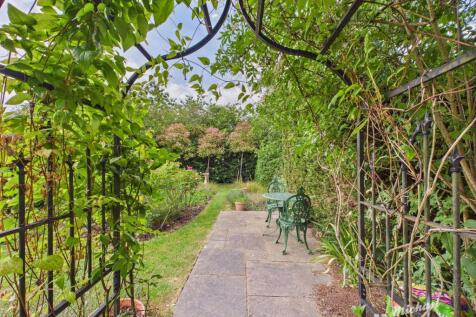 CAM02773G0-PR0304-STILL003