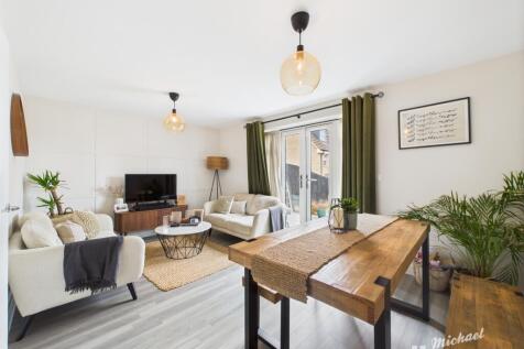 CAM02773G0-PR0308-STILL006