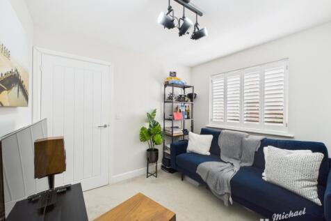 CAM02773G0-PR0308-STILL012