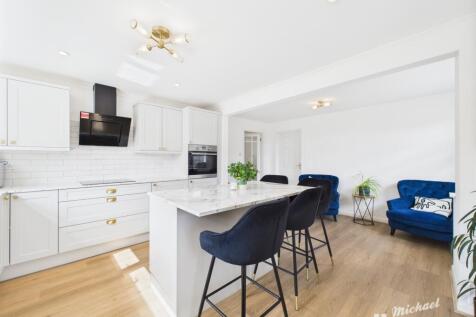 CAM02773G0-PR0344-STILL036