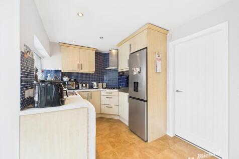 CAM02773G0-PR0355-STILL009