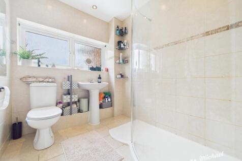 CAM02773G0-PR0355-STILL012