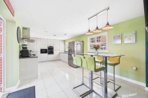 CAM02773G0-PR0314-STILL016