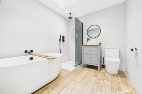 CAM02773G0-PR0362-STILL008