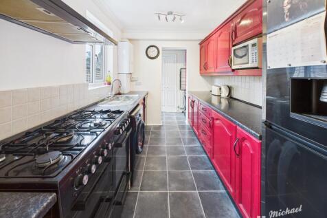 CAM02773G0-PR0376-STILL020