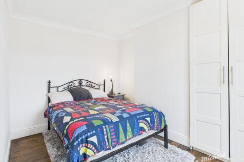 CAM02773G0-PR0376-STILL036