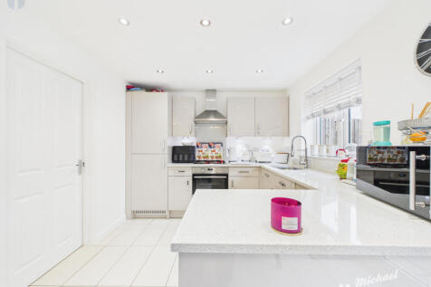 CAM02773G0-PR0382-STILL005