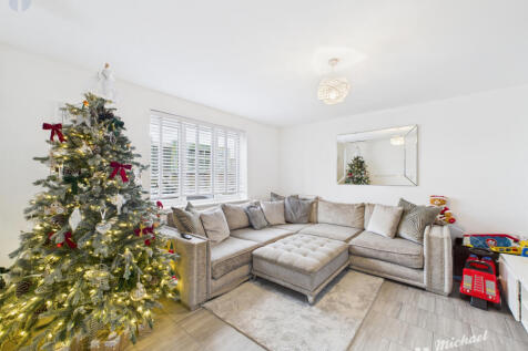 CAM02773G0-PR0382-STILL001