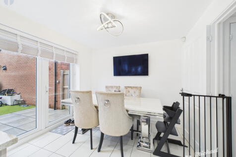 CAM02773G0-PR0382-STILL006