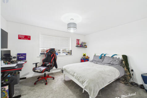 CAM02773G0-PR0382-STILL013