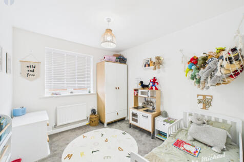 CAM02773G0-PR0382-STILL009