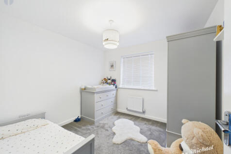 CAM02773G0-PR0382-STILL008