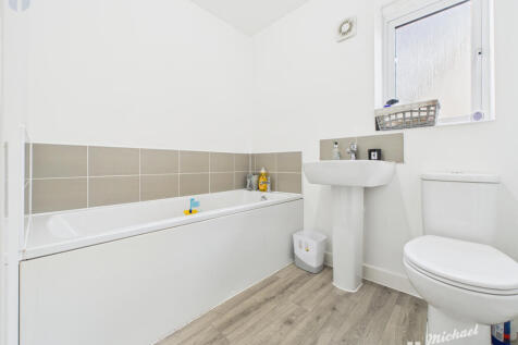 CAM02773G0-PR0382-STILL010