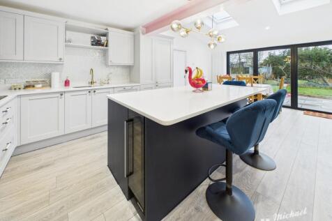 CAM02773G0-PR0388-STILL016