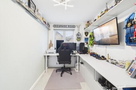 CAM02773G0-PR0368-STILL014