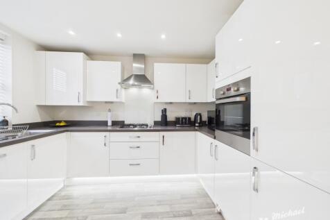 CAM02773G0-PR0384-STILL015