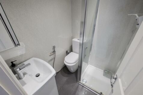 SHOWER ROOM.jpg