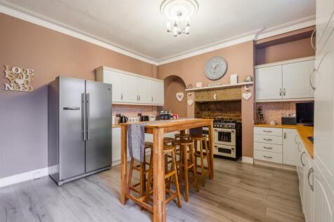 KITCHEN 1.jpg