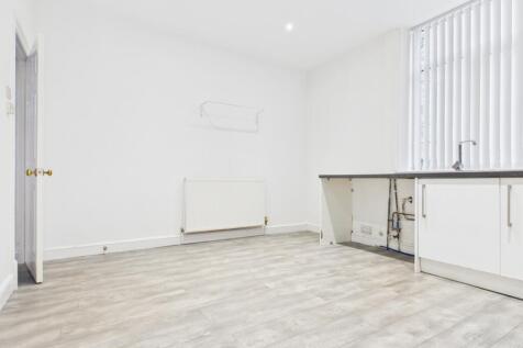 CAM03729G0-PR0182-STILL006