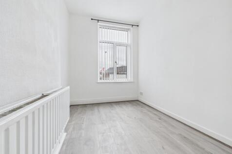 CAM03729G0-PR0182-STILL001