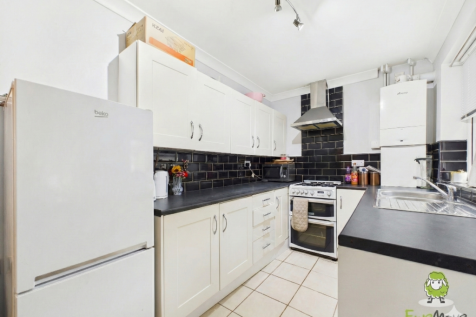 Kitchen - Ewemove Whitchurch  Nantwich Charlotte T