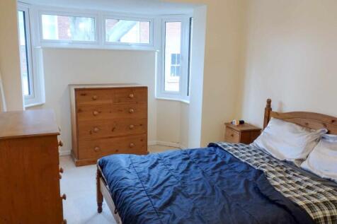 6 Rheims Court Double Bedroom 1