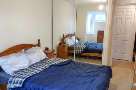 6 Rheims Court Double Bedroom 2