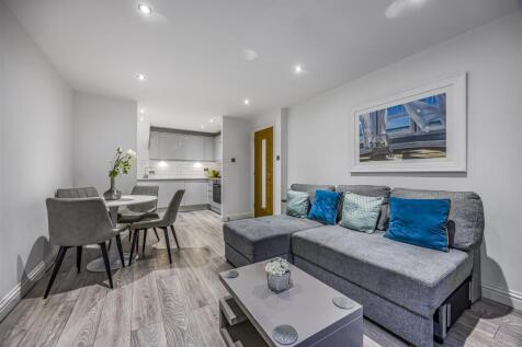 5 Clearwater Apartments, South Parade, Southsea-Po