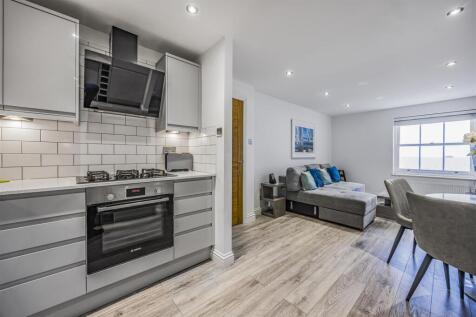 5 Clearwater Apartments, South Parade, Southsea-Po