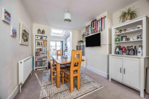 67 Cobden Avenue, Portsmouth-Small-PorticoMarketin