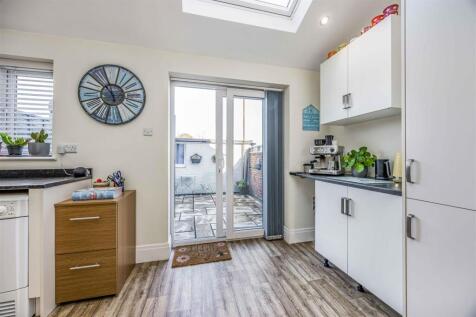 67 Cobden Avenue, Portsmouth-Small-PorticoMarketin