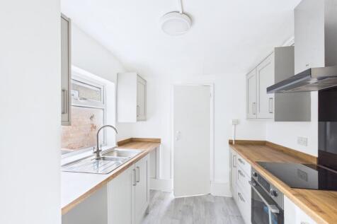 CAM01338G0-PR0154-STILL004