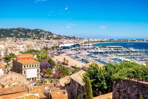 Top cityscape view on french riviera with yachts i