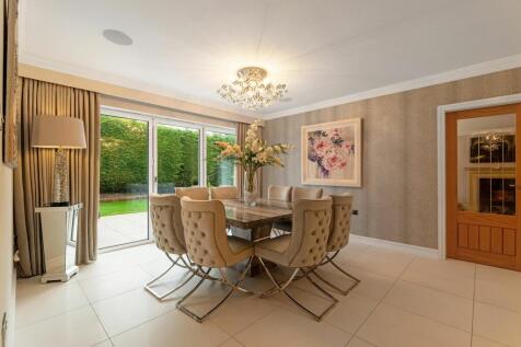 Hallway/Dining Room