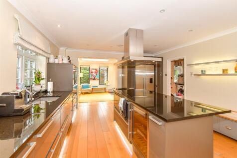 Kitchen/ Dining Area