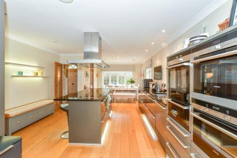 Kitchen/ Dining Area