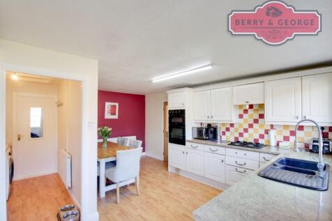 KITCHEN / BREAKFAST
