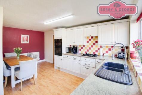 KITCHEN / BREAKFAST