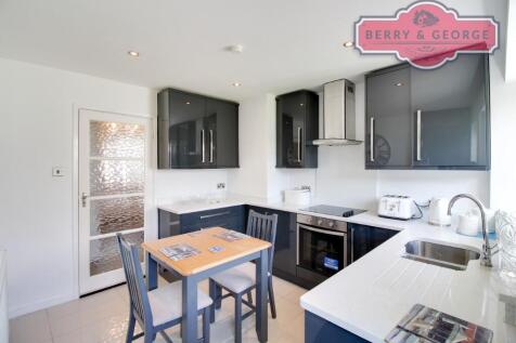 KITCHEN / BREAKFAST