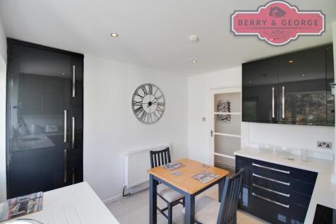 KITCHEN / BREAKFAST