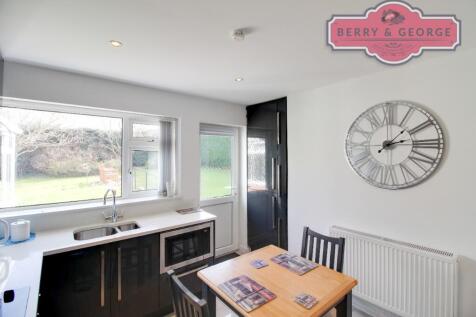KITCHEN / BREAKFAST