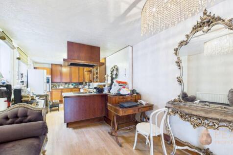 Kitchen/ Dining Room