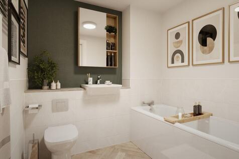 Spacious main bathroom